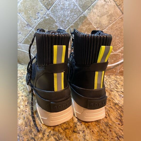 Black lace up sorels boots‎ - Picture 2 of 6